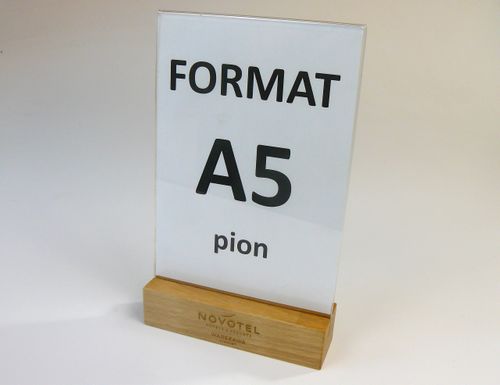 stojak na menu ulotkę plexi + drewniana podstawka z grawerem A5 10 szt na Arena.pl