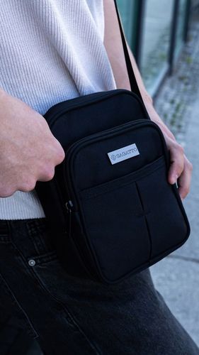 Saszetka męska na ramię mała torba sportowa do pracy czarna lekka na Arena.pl