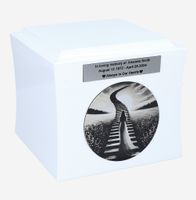 Urna dla kobiety Schody do nieba Biała / Plakietka