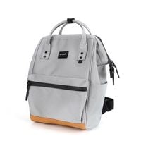 miejski, praktyczny plecak damski w szarym kolorze z kieszenią zewnętrzną