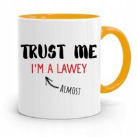 Kubek Żółty Prezent Dla Prawnika Mecenasa Trust Me Z Nadrukiem Ze Zdjęciem