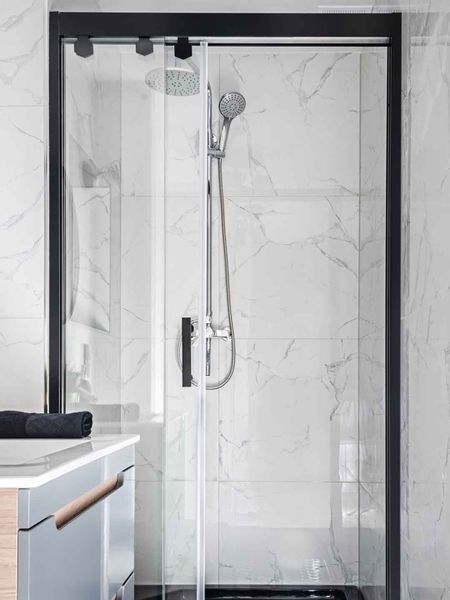 Szklane dzwi prysznicowe do wnęki LOFT 90cm czarne prawe z brodzikiem zdjęcie 5