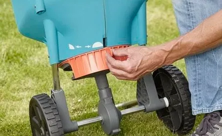 Siewnik ręczny do nawozów piasku nasion trawy XL Gardena 18l Uniwersalny na Arena.pl