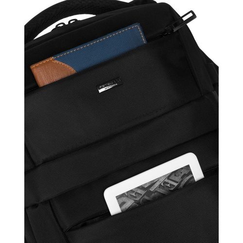 plecak podróżny w czarnym kolorze zawieszony na regulowanych szelkach na Arena.pl