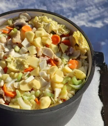 KOCIOŁEK ŻELIWNY MYŚLIWSKI GARNEK WĘGIERSKI 8L na Arena.pl