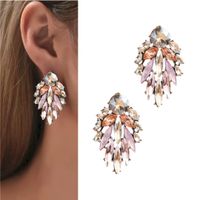 Złote kolczyki błyszczące eleganckie efektowne na wieczorowe wyjścia różowe