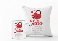 Walentynkowy Zestaw PODUSZKA i KUBEK prezent dla niej z TWOM NAPISEM + IMIĘ