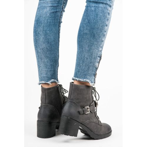 Workery na słupku r.36 na Arena.pl