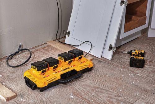 ładowarka xr 8.0a 4*18v - dw dcb104 na Arena.pl