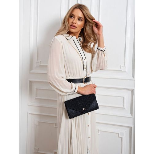 brokatowa kopertówka damska w granatowym kolorze zawieszona na łańcuszku na Arena.pl