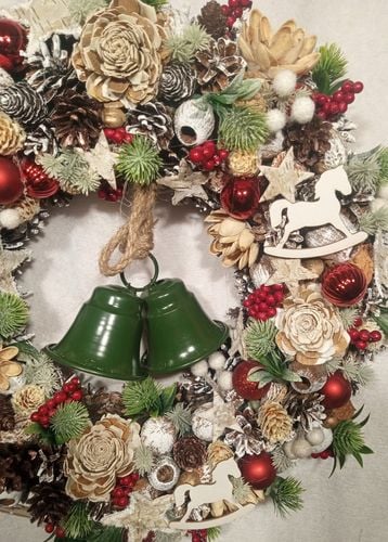Świąteczny Wianek Bożonarodzeniowy z dzwonkami – Tradycja i Elegancja na Arena.pl