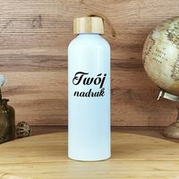 Biała butelka aluminiowa z bambusową zakrętką z Twoim nadrukiem