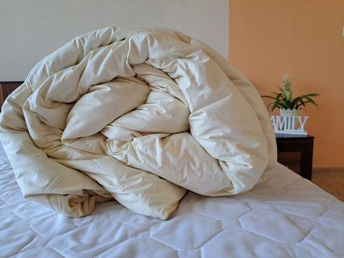 Kołdra puchowa 160x200 1400g CAŁOROCZNA KREMOWA lub RÓŻOWA lub BIAŁA na Arena.pl