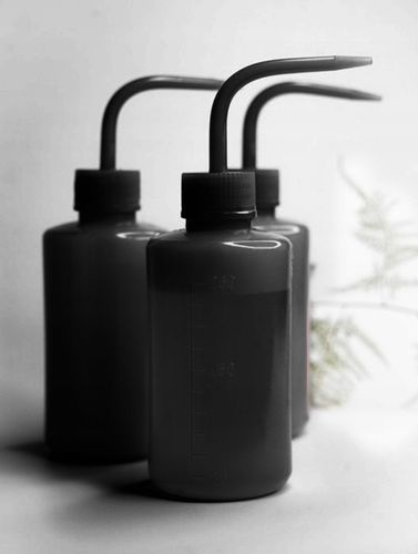 BUTELKA TRYSKAWKA BUTELECZKA DO MYCIA RZĘS 250 ml CZARNA na Arena.pl