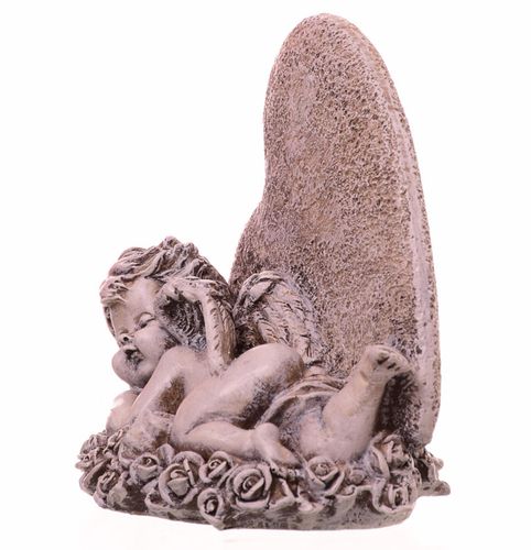 Anioł leżący z sercem na Arena.pl