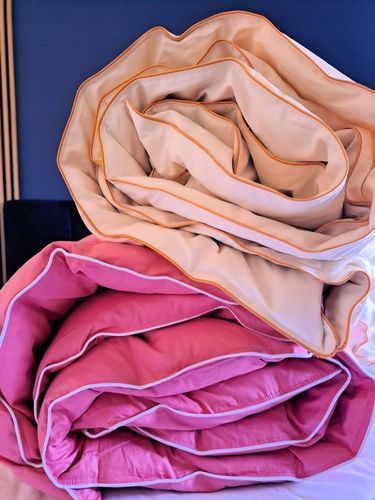 Kołdra puchowa 140x200 2,5kg PUCH I PIERZE RÓŻOWA lub KREMOWA na Arena.pl