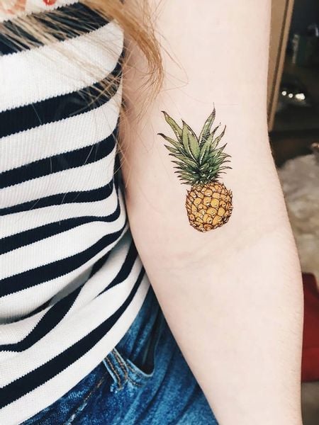 Tatuaz na rękę imprezę kolorowe ananasy Paperself zdjęcie 1