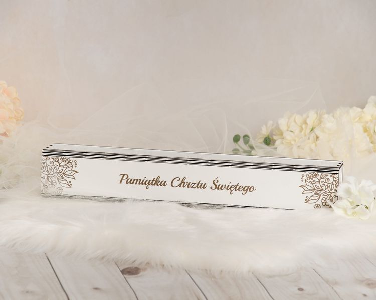 Białe pudełko na świecę do Chrztu Świętego z grawerem PCS-2 zdjęcie 1
