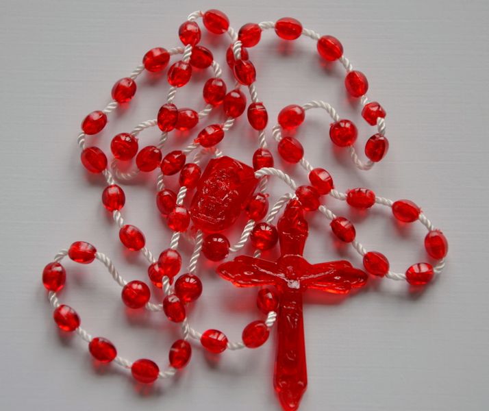 Różaniec na sznurku plastik czerwony zdjęcie 2