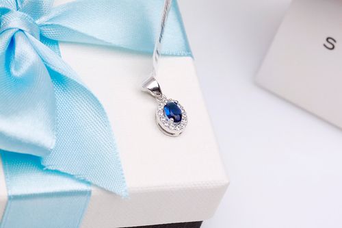 Srebrny wisiorek Staviori na Arena.pl