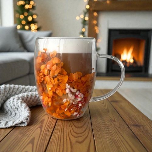 szklanka termiczna z kwiatami w środku, gipsówka, hortensje, na Arena.pl