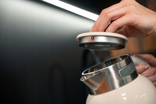 CZAJNIK ELEKTRYCZNY BEZPRZEWODOWY STALOWY RETRO DŹWIĘK BEŻOWY 2200W 1,5L na Arena.pl