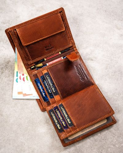 duży, skórzany portfel męski z wytłoczonym znakiem zodiaku - peterson na Arena.pl