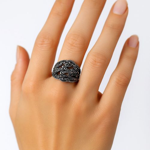 srebrny szeroki duży pierścionek z markazytami - rozmiar 22 na Arena.pl