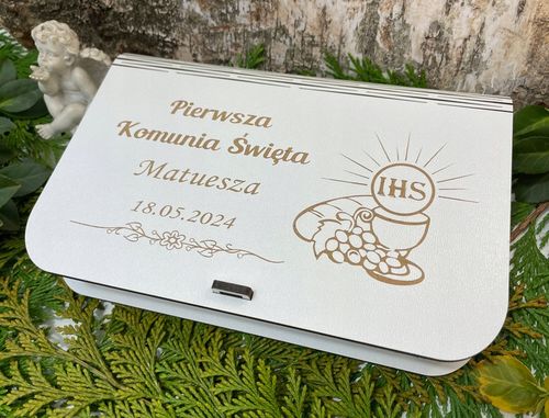 PAMIĄTKA PIERWSZEJ KOMUNII ŚWIĘTEJ Prezent Pudełko na Komunię BIAŁE na Arena.pl
