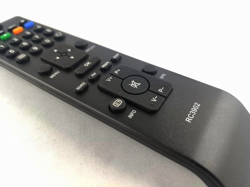 Rc3902 Telecomando Universale Per TV, In ABS, Distanza >8 Metri, Funziona A Batterie (non Incluse)