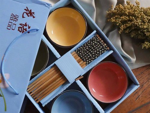 Kpl. 4 miseczek + pałeczki na Arena.pl