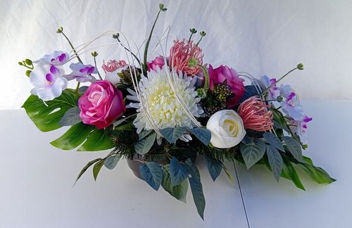 Dekoracja nagrobna z róż i storczyków – pastelowa kompozycja na Arena.pl