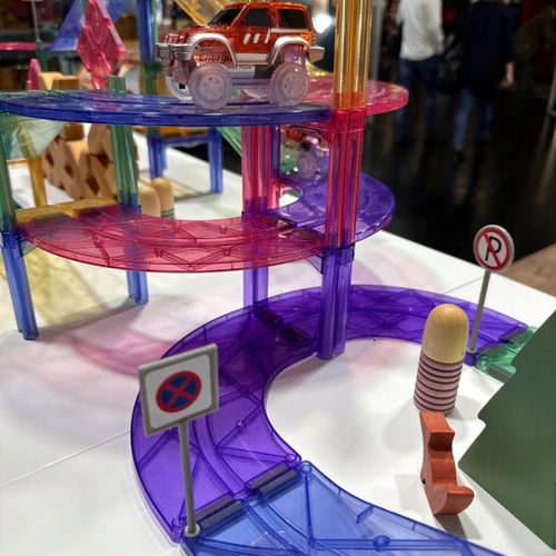 Magnetyczny pastelowy tor wyścigowy Race Truck 80 el. Cleverclixx na Arena.pl