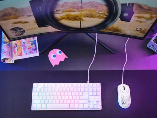 MYSZKA GAMINGOWA PRZEWODOWA ULTRA LEKKA 65g MYSZ KOMPUTEROWA DLA GRACZY LED na Arena.pl