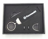 KAWASAKI BRELOK do kluczy WYRAŹNE LOGO czarna nić + pudełko na prezent