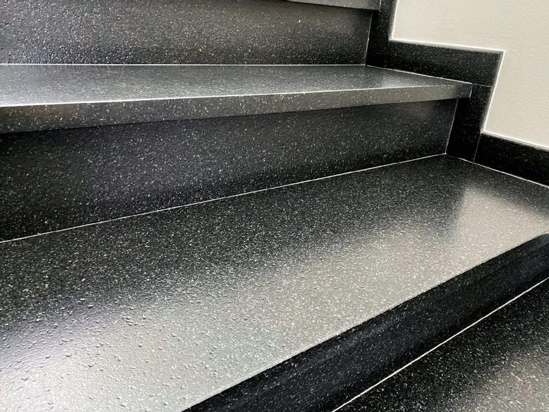 Płytki na schody z kapinosem grube 100x30x3 GRAFIT zdjęcie 1