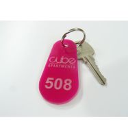 Brelok z plexi kolor różowy 3x6 cm, grubość 3mm - 50szt.