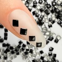 ShinePins gładkie ćwieki ozdoby do paznokci kwadratowe large NTN Nr 15 5g