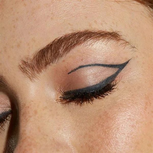 Avon – eyeliner w pisaku Charcoal zdjęcie 4