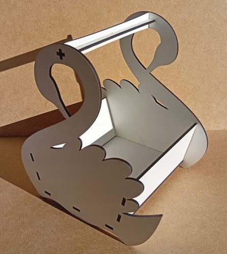 Koszyk w kształcie łabędzia na Arena.pl