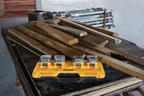 DEWALT ŁADOWARKA DCB104 4-PORTY XR 8A na Arena.pl