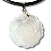 Wisior, KRYSZTAŁ GÓRSKI kamień naturalny, kwiat róży, zawieszka, talizman