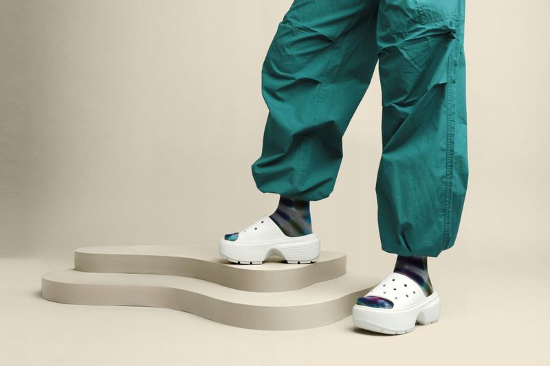 Damskie Buty Klapki Platforma Crocs Stomp 209346 Slide 38-39 zdjęcie 11