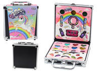 ZESTAW PIĘKNOŚCI W WALIZCE Z AKCESORIAMI