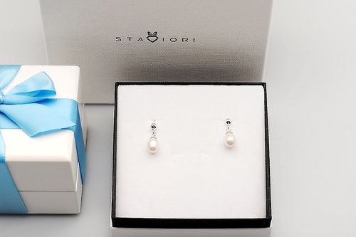 srebrne wiszące kolczyki z perłą na Arena.pl