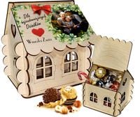 PREZENT NA DZIEŃ BABCI i DZIADKA DOMEK ZE ZDJĘCIEM NA SŁODYCZE I CUKIERKI