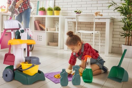 ZESTAW SPRZATAJĄCY DO ZABAWY DLA DZIECI MOP WIADERKO MIOTŁA WÓZEK NA KOŁACH na Arena.pl