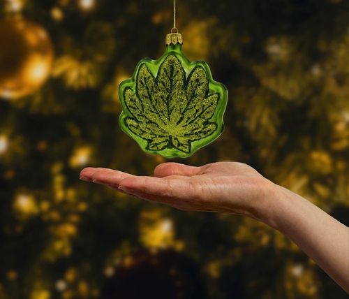 Bombka choinkowa szklana: Liść konopi: zielony na Arena.pl