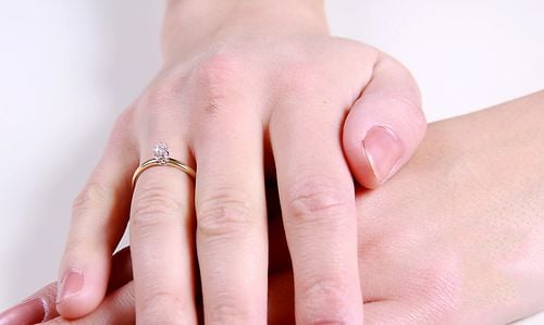 piękny klasyczny pierścionek zaręczynowy z brylantem 0,15ct g/si na Arena.pl