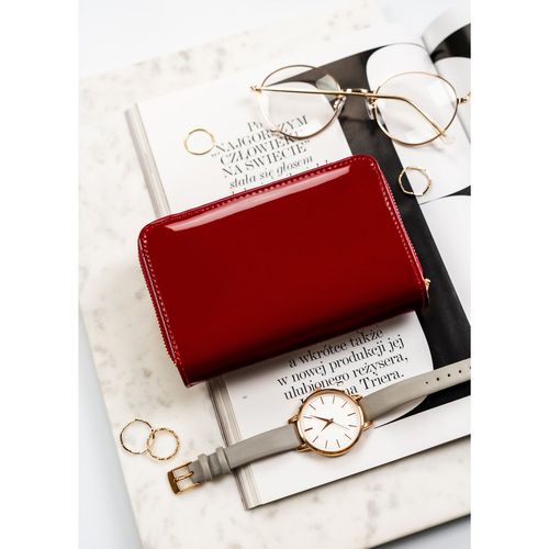 bordowy, poziomy portfel damski wykonany z lakierowanej na Arena.pl